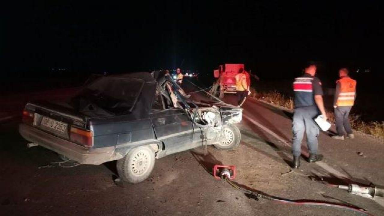 Çorum'da traktöre çarpan otomobildeki 1 kişi öldü, 4 kişi yaralandı