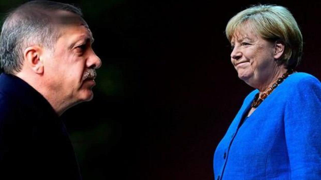 Almanya'da çirkin çifte standart! Erdoğan'a hakaret serbest, Merkel'e eleştiri yasak