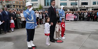Başkan Gökhan Yüksel Atatürk Anıtı'na Çelenk Sundu