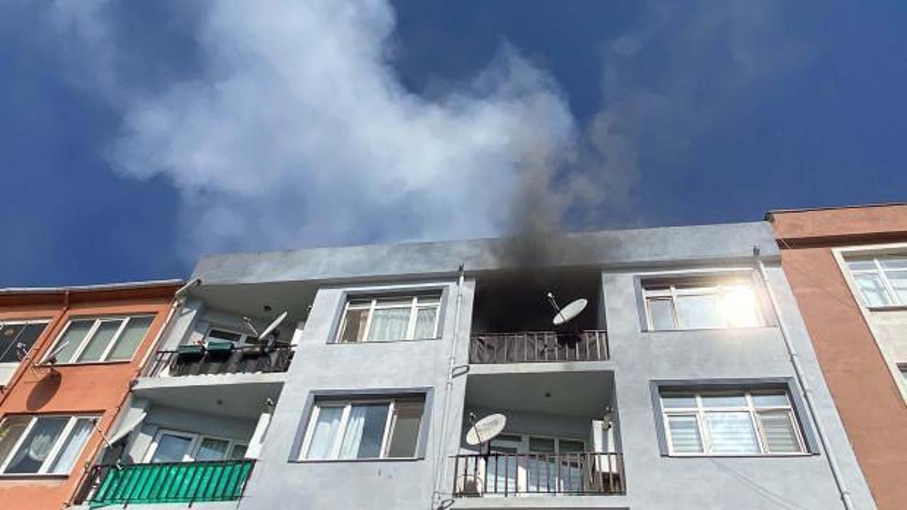 Çanakkale'de 4 katlı binada yangın!