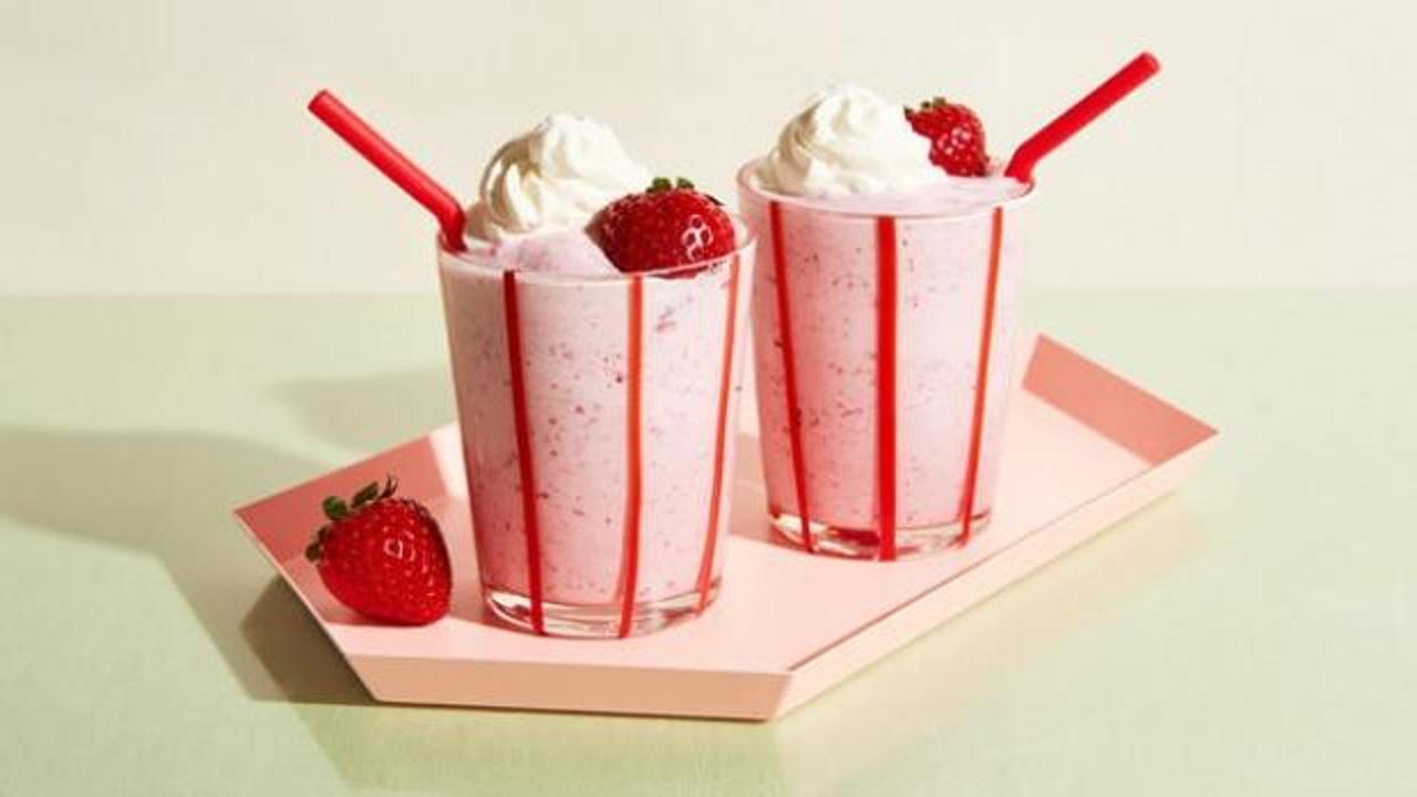 En kolay yaz içeceği: Çilekli milkshake tarifi, nasıl yapılır?