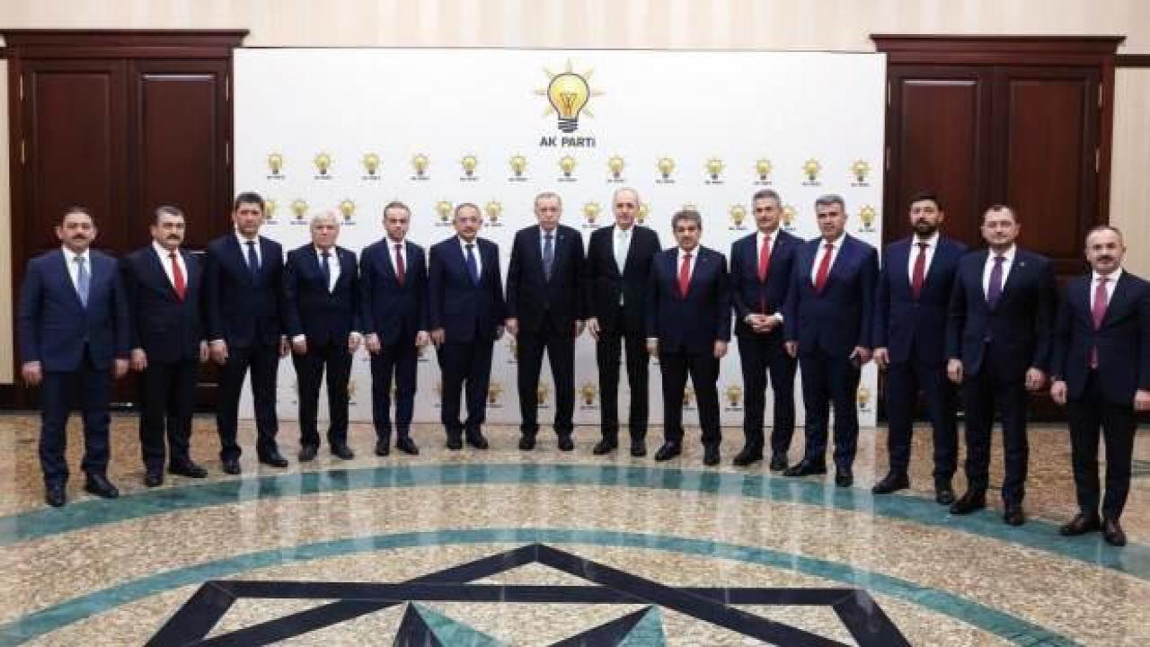 Erdoğan, 11 Büyükşehir Belediye Meclisinin AK Parti Grup Başkanvekillerini kabul etti
