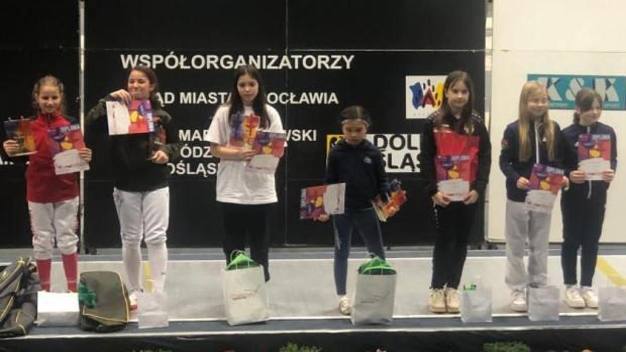 Eskrimci Derin Taşpınar Polonya’da şampiyon!