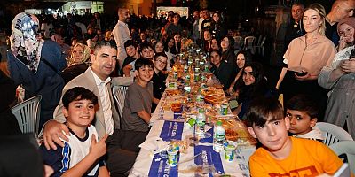 Başkan Yüksel iftar sofrasında vatandaşları ağırlamaya devam ediyor