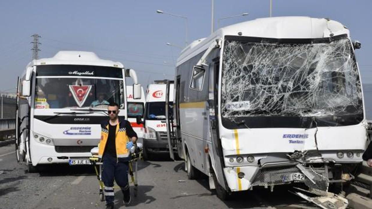 Manisa'da iki servis midibüsü ile otobüsün çarpıştı: 35 kişi yaralandı