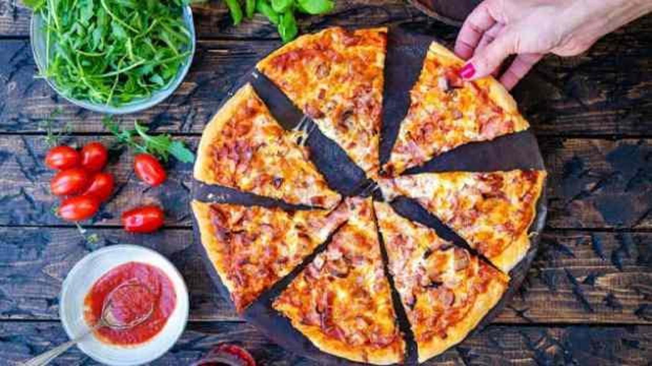 Mayasız pizza hamuru nasıl yapılır? Sadece 15 dakikada pizza hamurunuz hazır!
