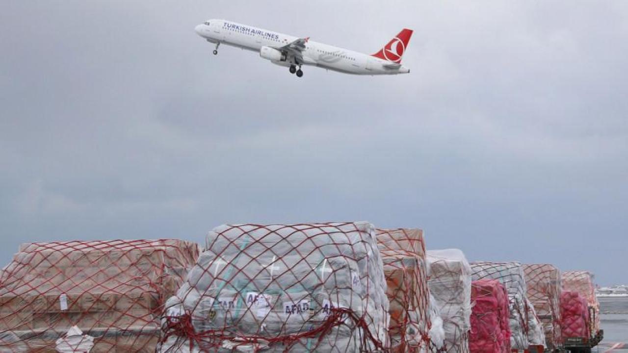 THY, İsviçre'den 67,3 ton insani yardım malzemesi getirdi