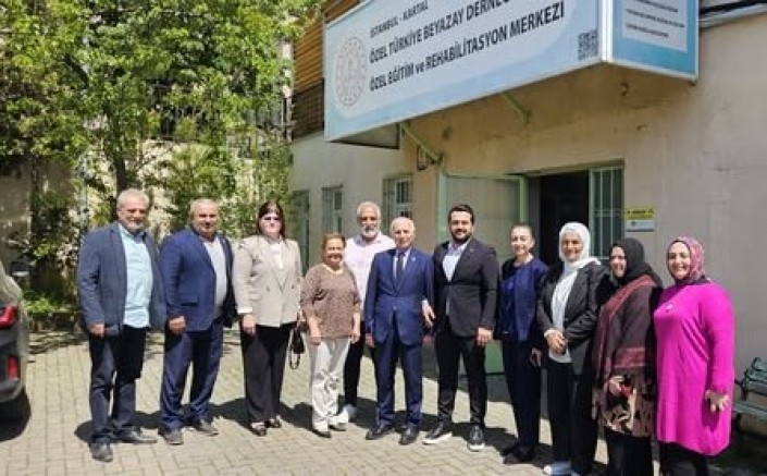 AK Parti Kartal’dan Beyazay Kartal Şubesi’ne Anlamlı Ziyaret