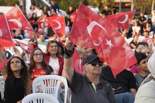 Dev Ekranda Dev Heyecan: Kartallılar Şampiyonluk Coşkusunu Hep Birlikte Yaşadı