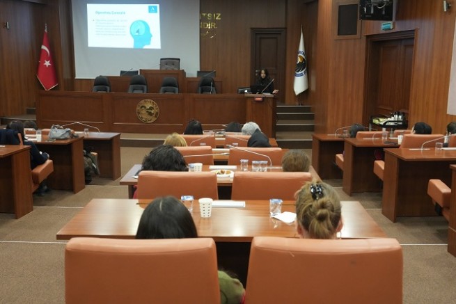 Kadınların İş Hayatındaki Görünmez Engelleri Kartal’da Ele Alındı