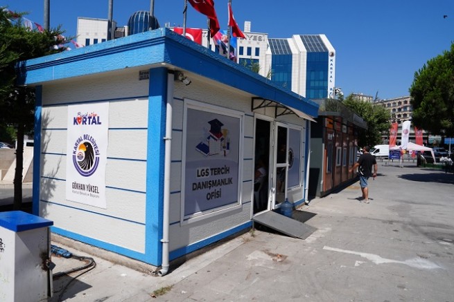 Kartal Belediyesi Lise ve Üniversite Tercihlerinde de Gençlerin Yanında