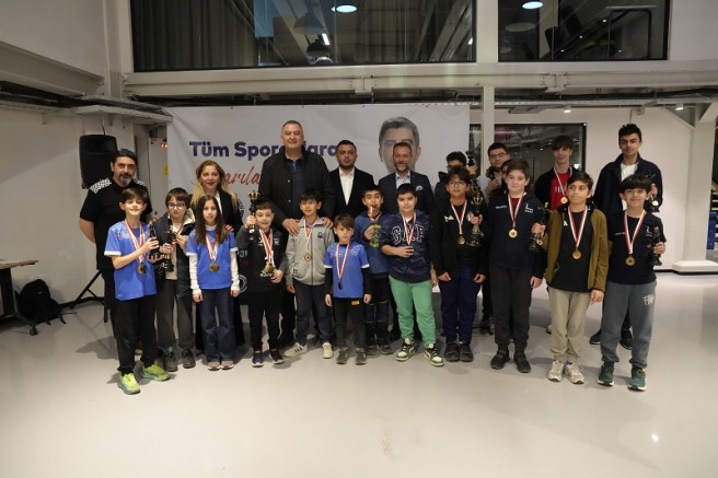 Kartal'da 23 Nisan Coşkusu Satranç Turnuvası ile Başladı