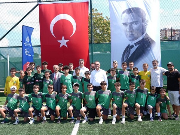 Kurbağalıdere Yaşam Vadisi ve Yenisahra Stadı Ataşehir’de Hizmete Açıldı