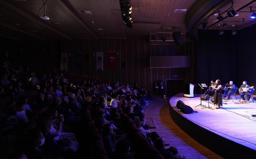 Anadolu'nun Ezgileri, Beril Devin'in Sesiyle Kartal'da Müzikseverlerle Buluştu
