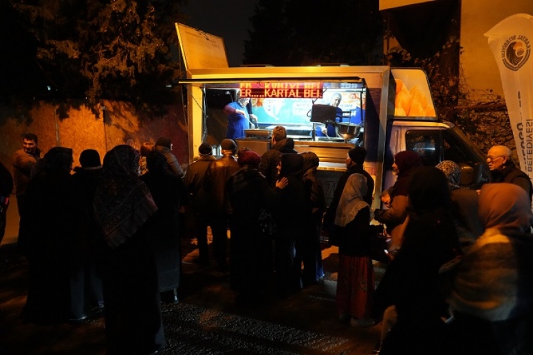 Kartal Belediyesi'nden Miraç Kandili Dolayısıyla Vatandaşlara Lokma İkramı