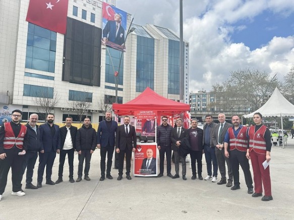 Mert Polat ve Olcay Özgön’den Zafer Partisi Kartal İlçe Başkanlığı standına ziyaret