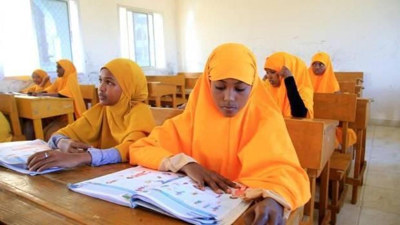 Somalili öğrencilerden depremzedelere yardım