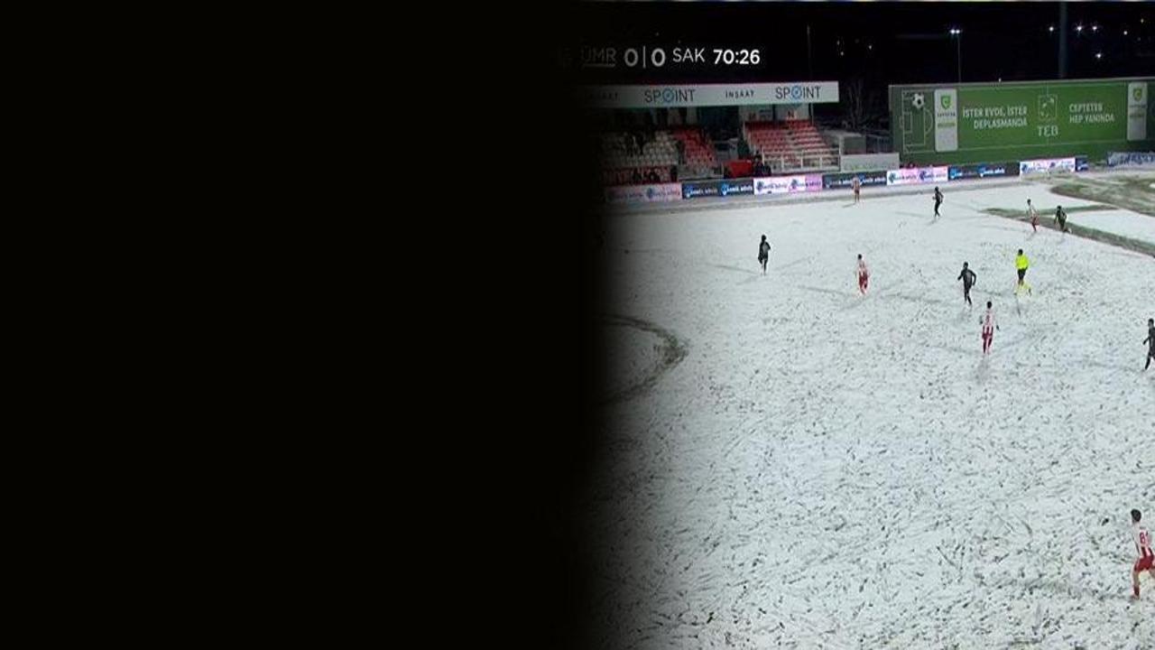 1. Lig'de oynanan Ümraniyespor-Sakaryaspor maçına kar arası!