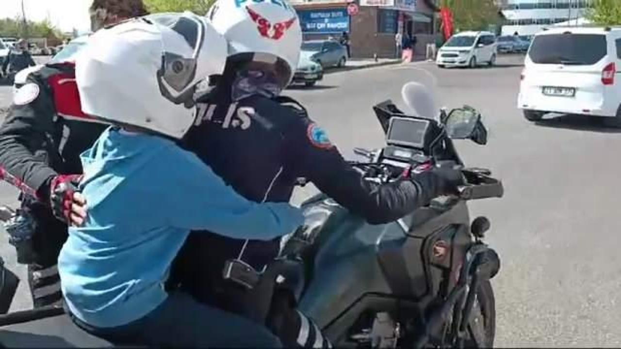 15 öğrenci bursluluk sınavına polis sayesinde yetişti
