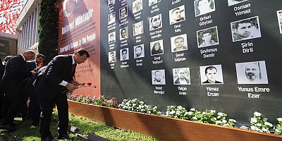 15 TEMMUZ ŞEHİTLERİ İBB ÖNÜNDE ANILDI