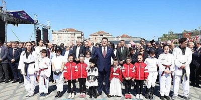 ÇEKMEKÖY'DE 19 MAYIS COŞKUYLA KUTLANDI