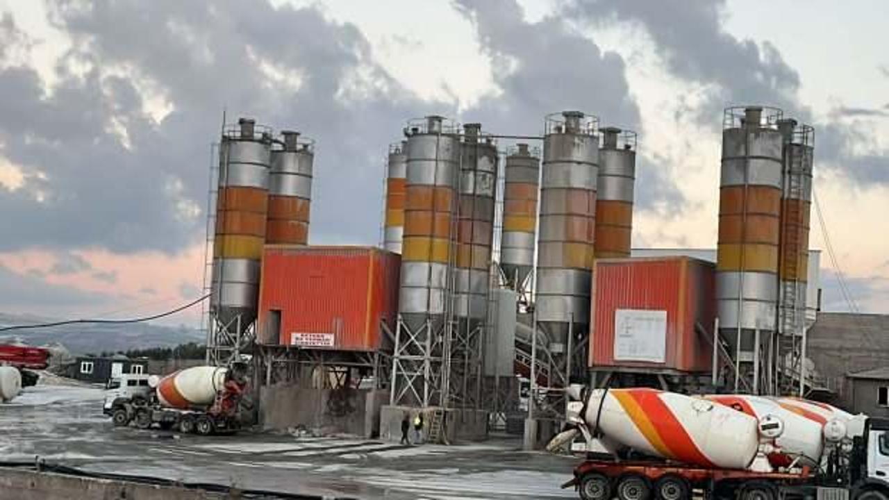 19 yaşındaki gencin feci sonu: Beton karışımı makinesine düştü