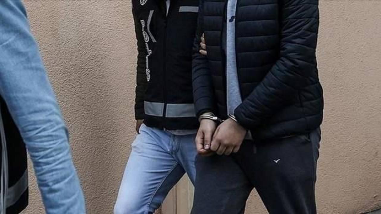 22 yıl hapis cezası bulunan şüpheli maç izlerken yakalandı