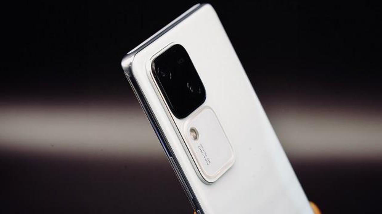 24 GB RAM'e sahip! vivo V30 5G küresel pazara sunuluyor...
