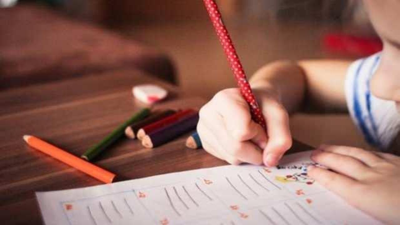 24 Nisan 2023 okullar resmi tatil mi?