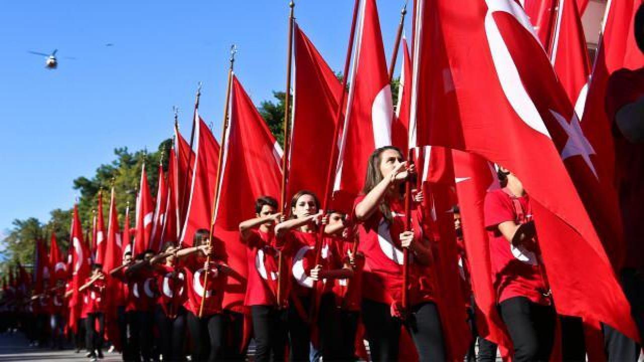 28 Ekim yarım gün mü? 29 Ekim resmi tatil mi, hangi güne denk geliyor?