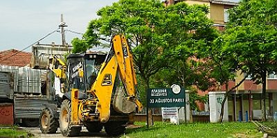 30 AĞUSTOS PARKI YENİLENİYOR