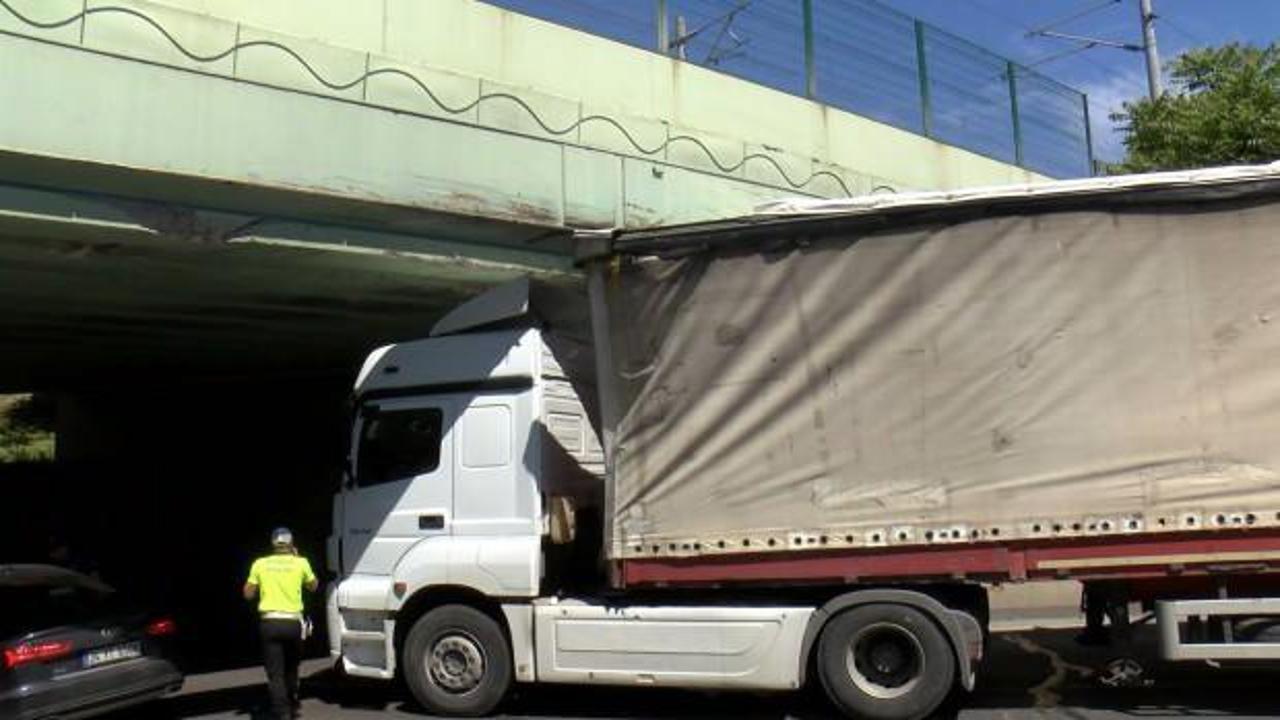 4 kişi ölmüştü! Bakırköy'de aynı üst geçitte yine tır kazası
