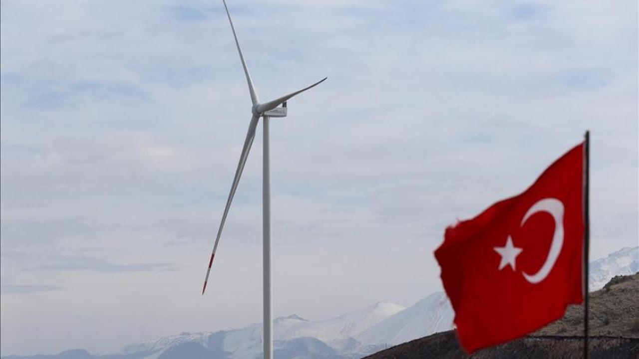 600 tonluk dev türbinler rüzgarı elektriğe dönüştürüyor