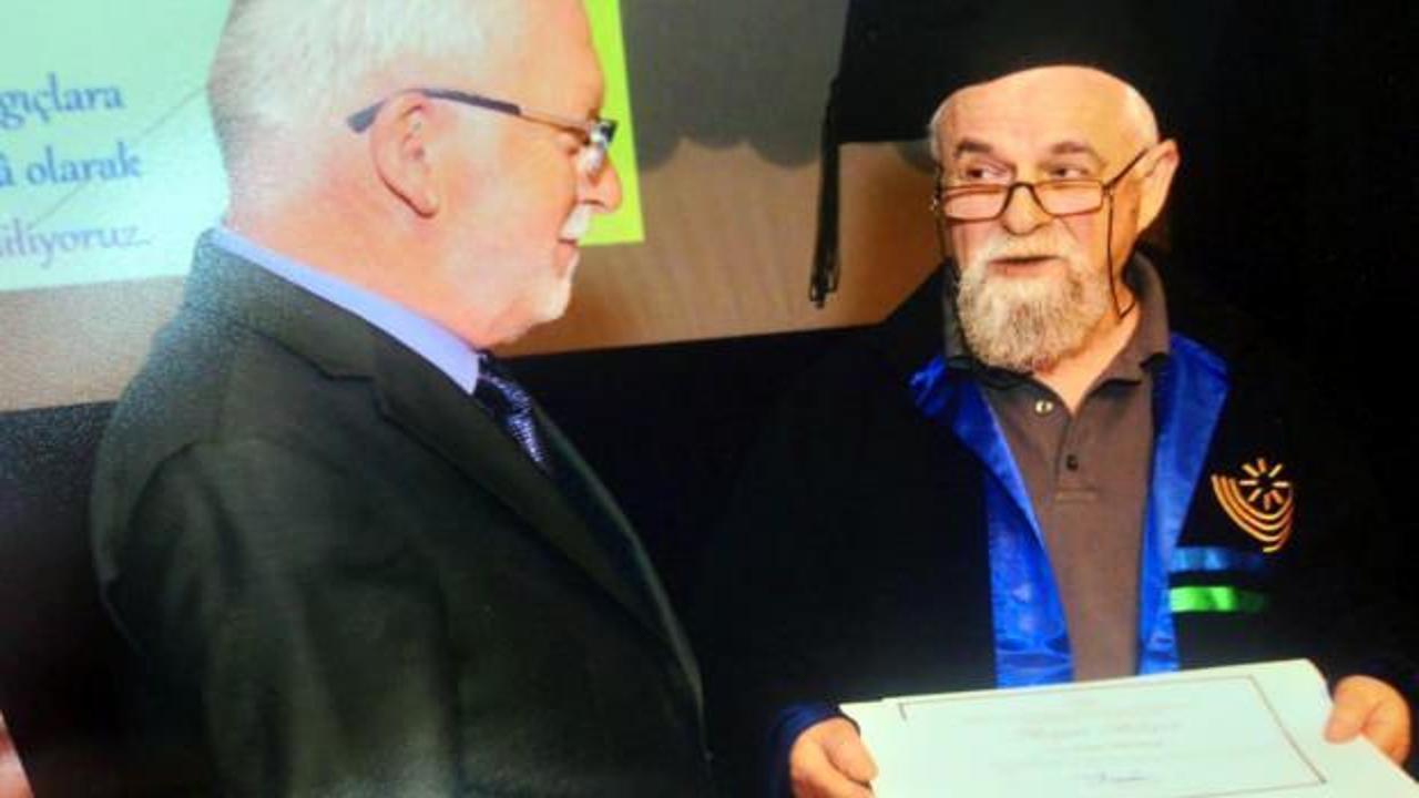 70 yaşındaki eczacı, tarih bölümünden birincilikle mezun oldu