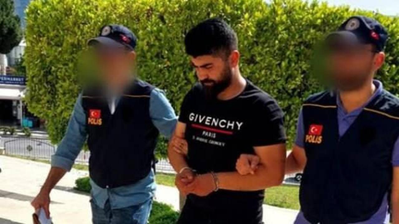 9 kişilik hafif ticari araçtan 26 kaçak göçmen çıktı