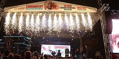 99 YILDIR SÖNMEYEN CUMHURİYETİN IŞIĞI ATAŞEHİR'DE PARLADI