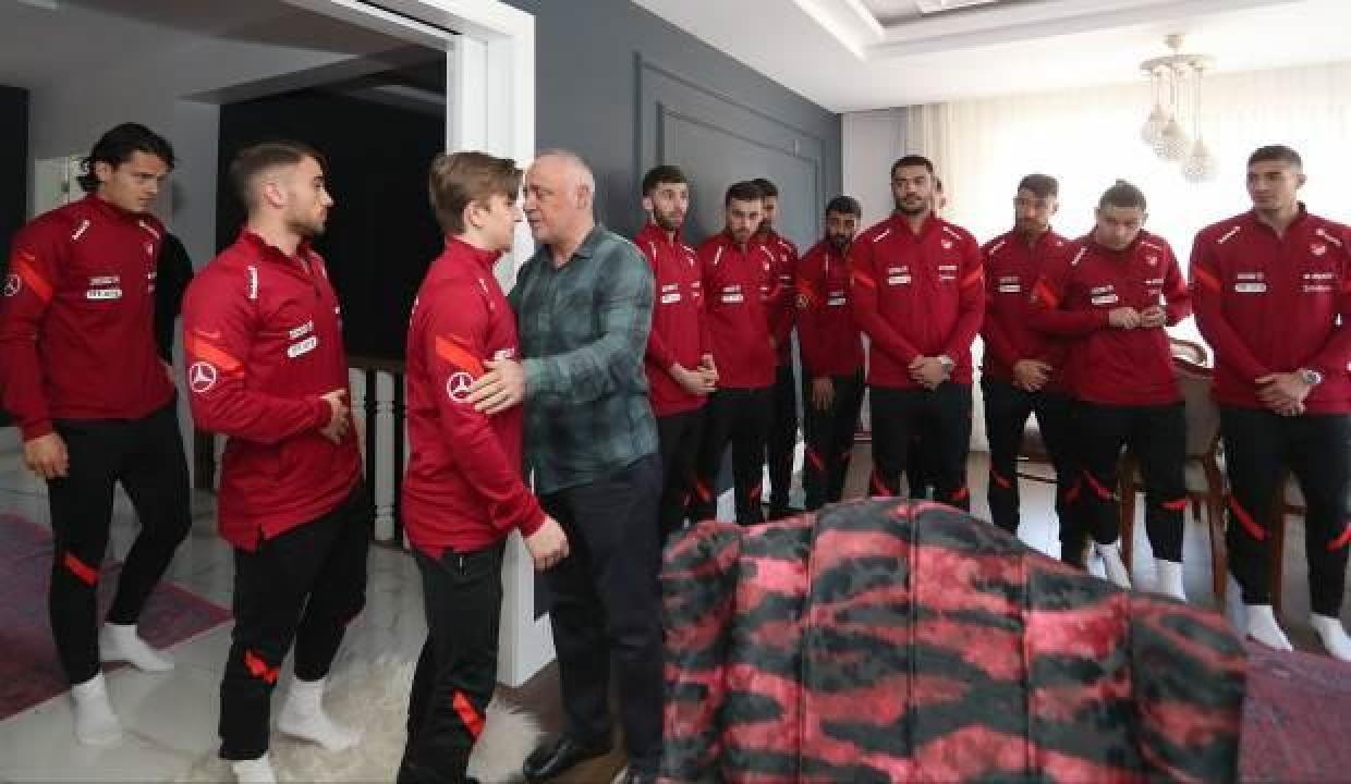 A Milli Takım'dan Ahmet Çalık'ın ailesine ziyaret