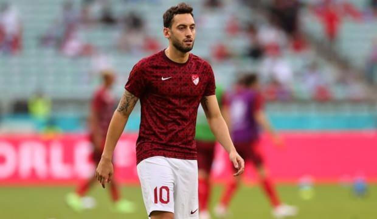 A Milli Takımı'nın yeni kaptanı Hakan Çalhanoğlu oldu