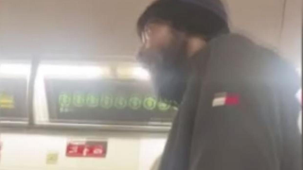 ABD'de metroda eski asker, evsiz adamı boğarak öldürdü