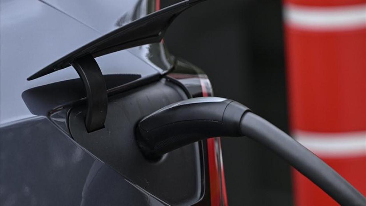 AB'de elektrikli otomobilin pazar payı 2024'te yüzde 13,6'ya geriledi