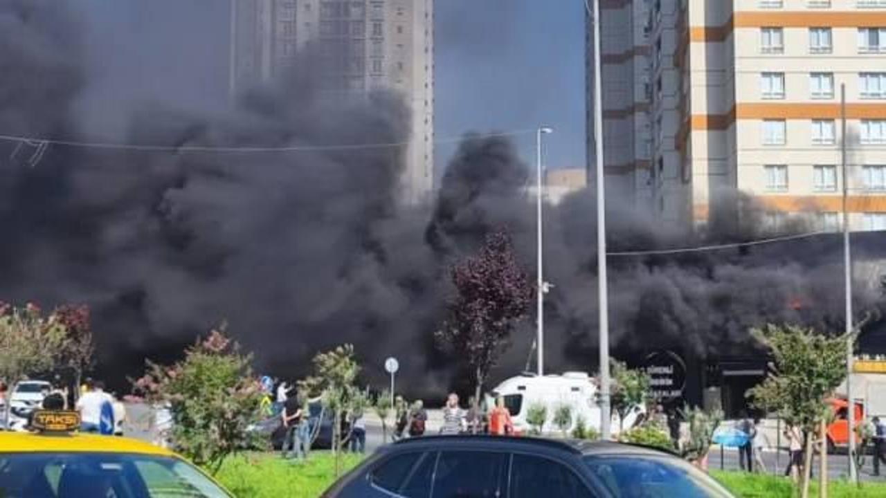 Açılışı yapılmayan AVM’nin çatısı alev alev yandı