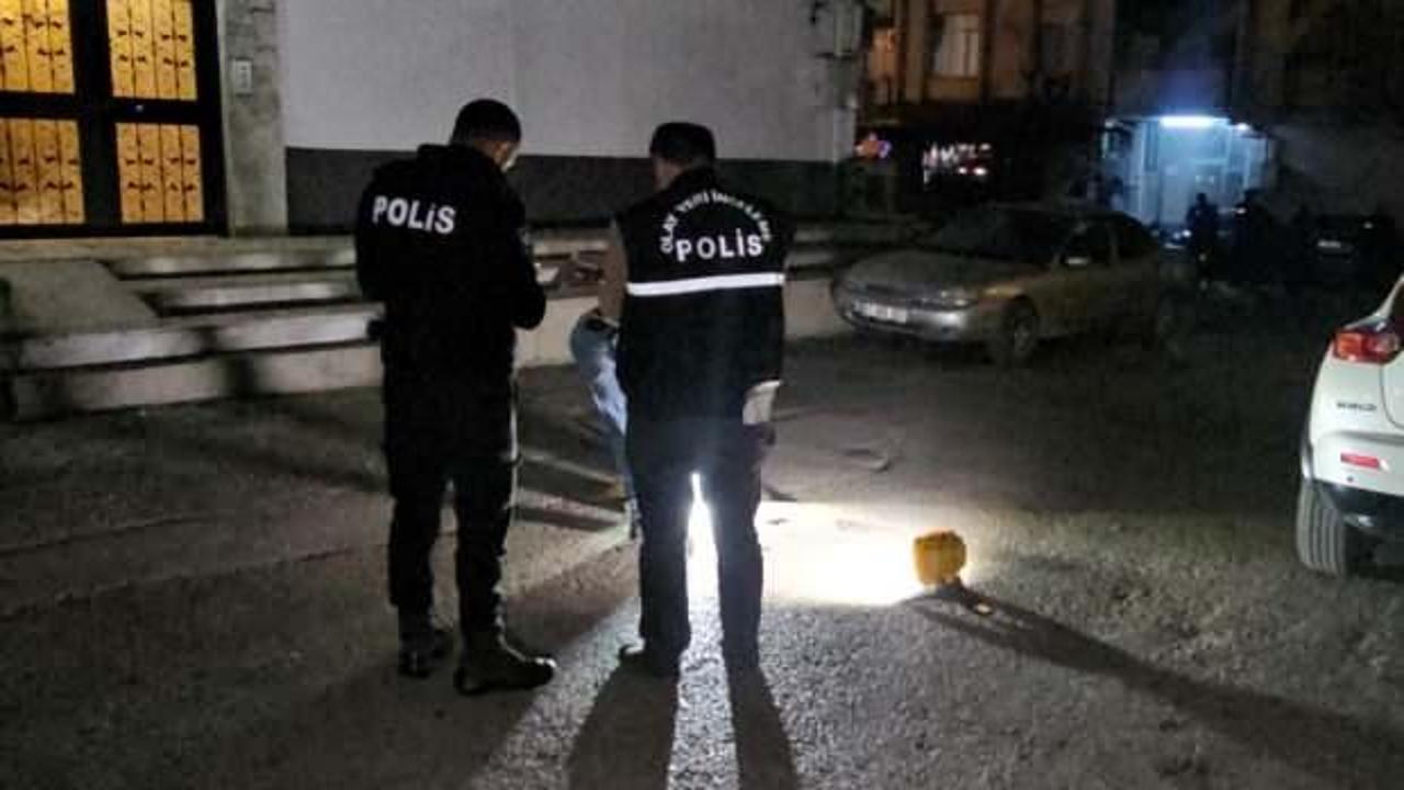 Adana'da bıçaklı kavga: Bir kişi ağır yaralandı