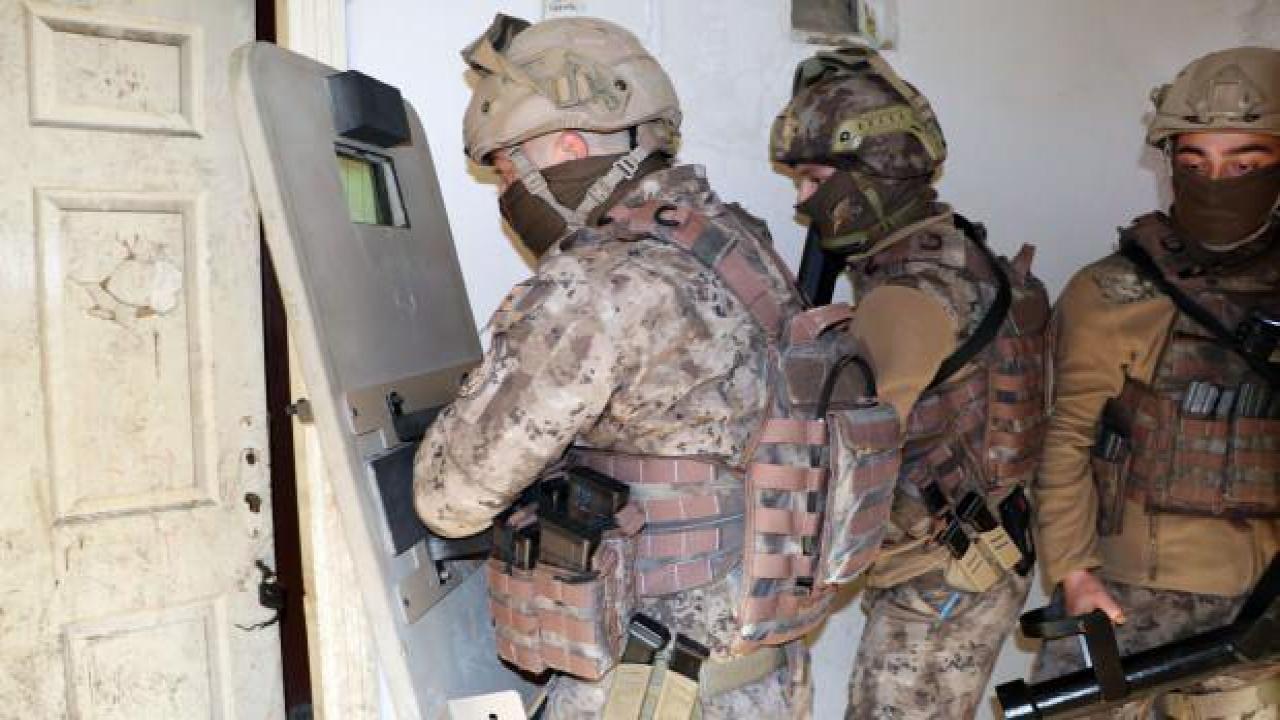 Afganistan uyruklu 377 düzensiz göçmen daha ülkelerine gönderildi