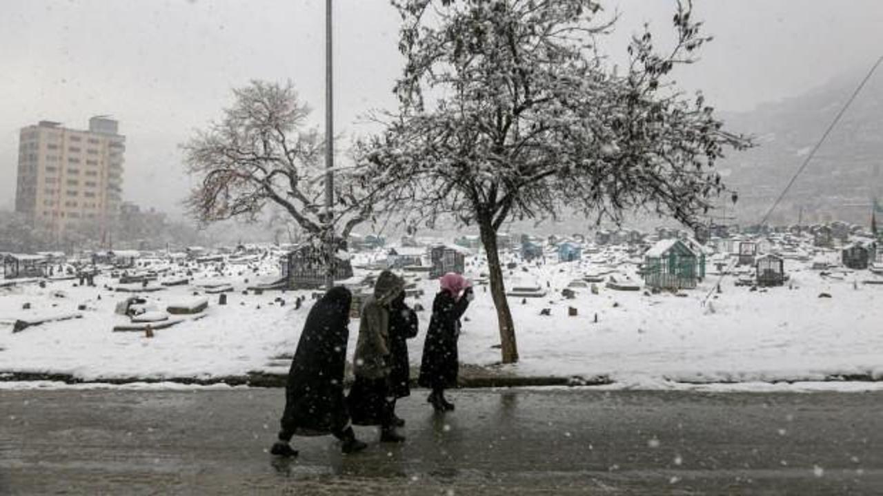 Afganistan'da soğuk hava 60 can aldı