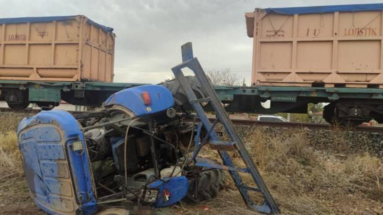 Afyonkarahisar'da feci kaza: Trenin çarptığı traktördeki kişi öldü!