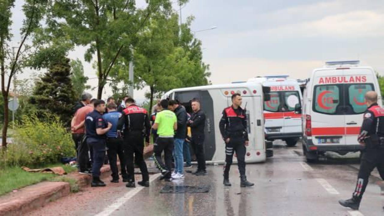 Afyonkarahisar'da jandarma personelini taşıyan araç devrildi