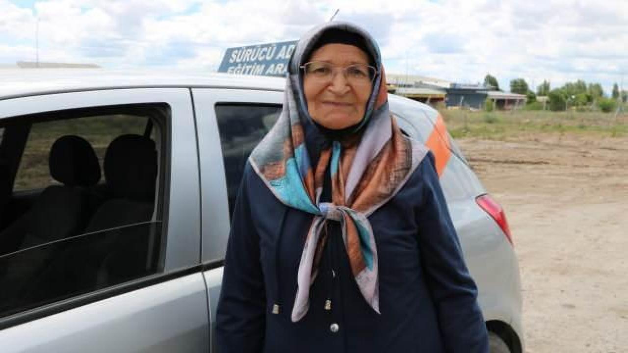 Afyonkarahisarlı kadın arkadaşlarına inat 69 yaşında ehliyet aldı