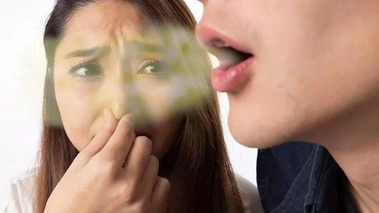 Ağız kokusu neden olur? Geçmeyen ağız kokusu nasıl giderilir?