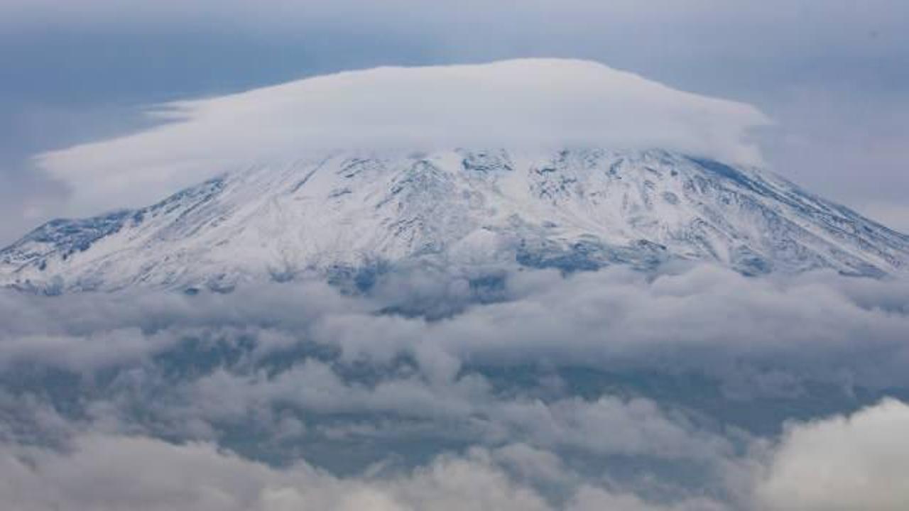 Ağrı ve Kars'a kar yağdı