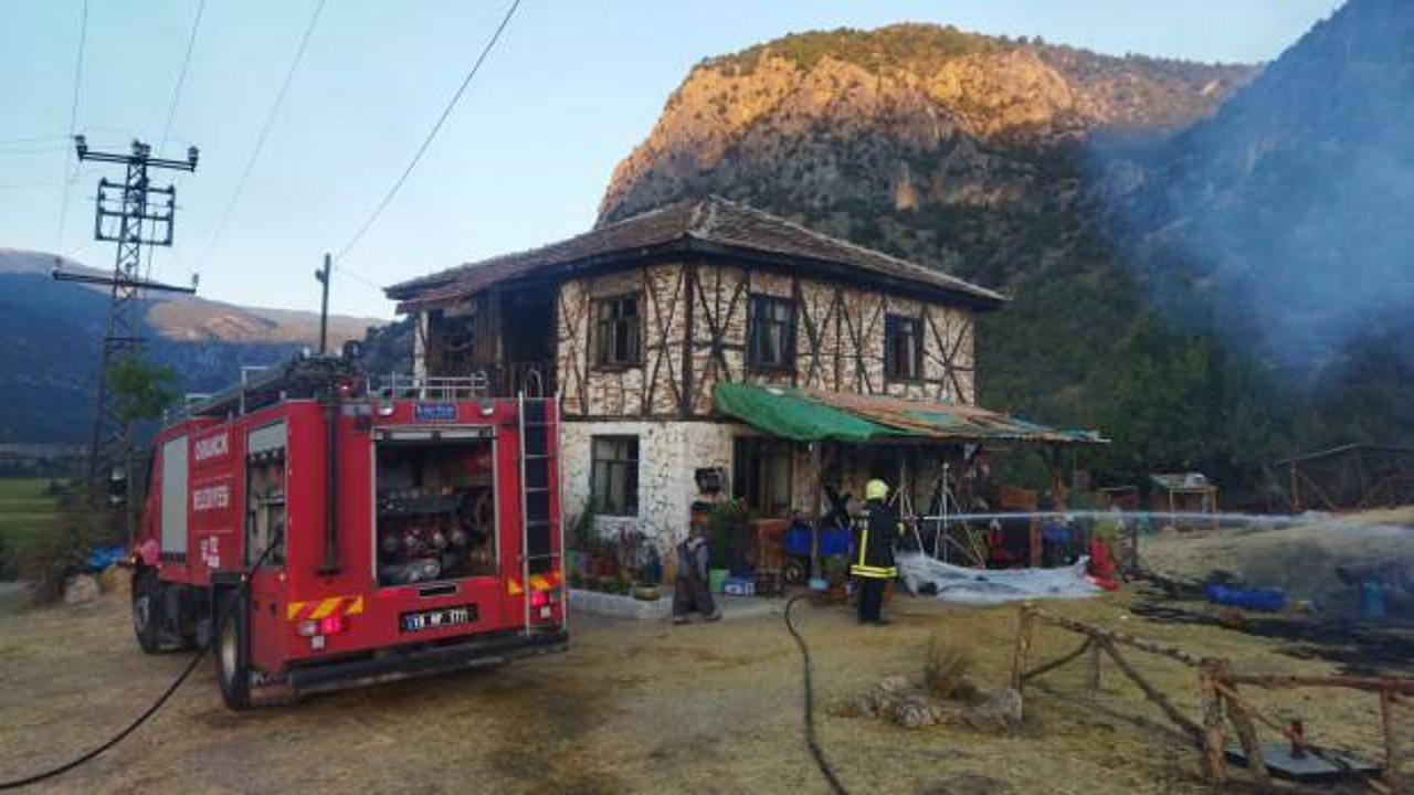 Ahmet Kural ve Cengiz Bozkurt'un yeni filminin çekildiği köyde yangın